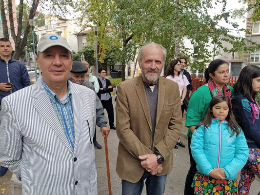 Стойчо Кузев (вляво) т.г. бе сред гражданите, уважили честването на Деня на независимостта в Пловдив.