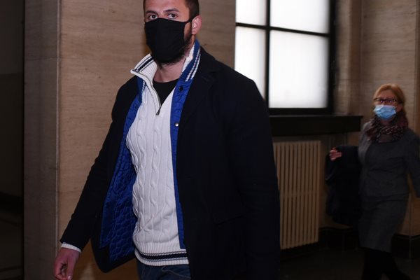 Йоан Матев пристига на поредното заседание по делото срещу него в Софийския градски съд.