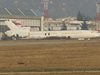 4-ма отвличат самолет - искат курс към Виена, разбират, че са разкрити във Варна по якето на служител от летището