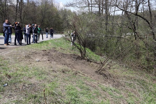 Това е мястото, където е било поставено самоделното взривно устройство