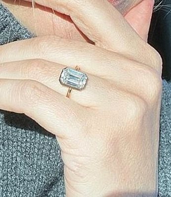 Годежният пръстен на Маша е поръчков