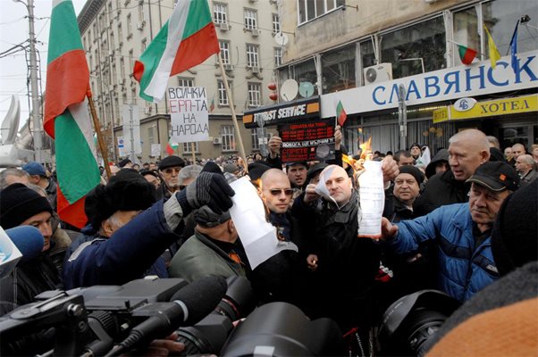 Високите сметки за ток у нас провокираха хората да излязат на протести