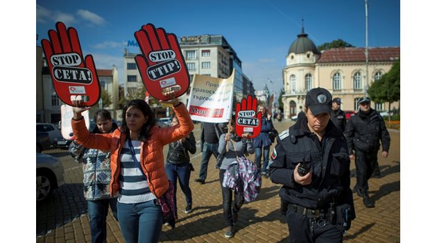 ОТПОР: Както в Европа, така и у нас започнаха протести срещу СЕТА.
