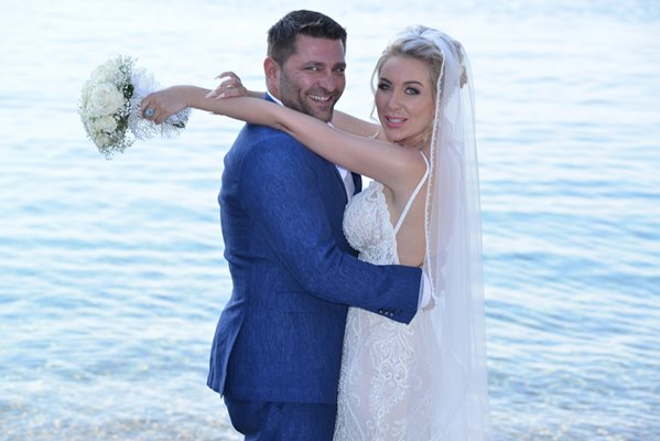 Антония Петрова и Ивайло Батинков сключват брак на 17 юни на втория ръкав на полуостров Халкидики - Ситония. СНИМКИ: ЛИЧЕН АРХИВ