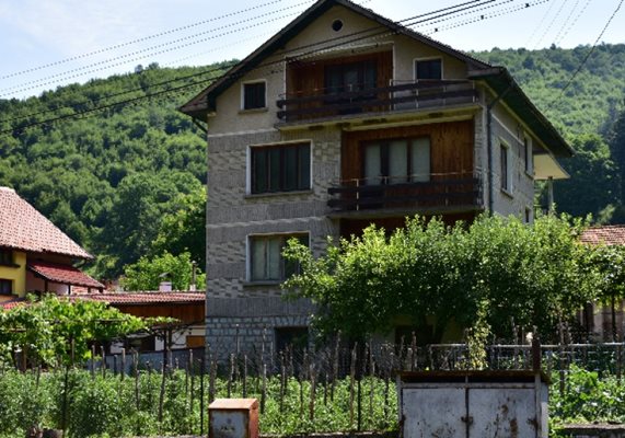 Къщата на Тодор Кулин в с. Згориград, в която бил убит и ограбен. Снимка на автора.