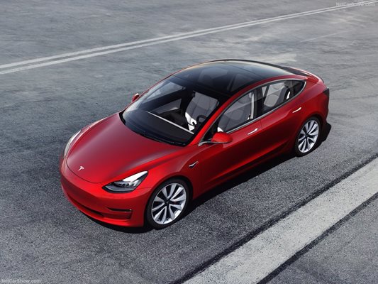 В момента Model 3 е най-евтиният модел на Tesla на цена от около 50 000 евро в Европа. СНИМКА: TESLA