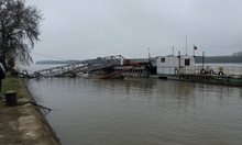 Дунав продължава застрашително да се покачва, мерят го през час (Снимки)