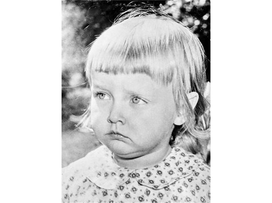 Роси Кирилова на 2 години