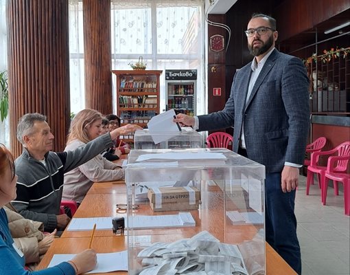 Водачът на БСП Стоян Мирчев гласува в 40 СИК в Монтана