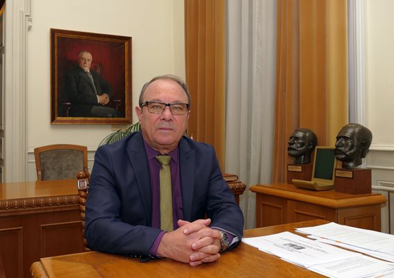 Председателят на БАН акад. Юлиан Ревалски