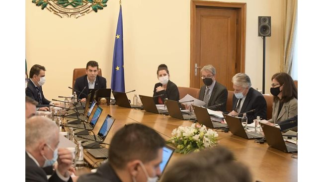 The cabinet requested an extraordinary sitting of the National Assembly to replace Stefan Yanev