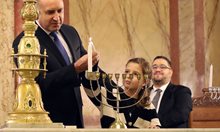 Президентът запали основната свещ за Ханука в Софийската синагога