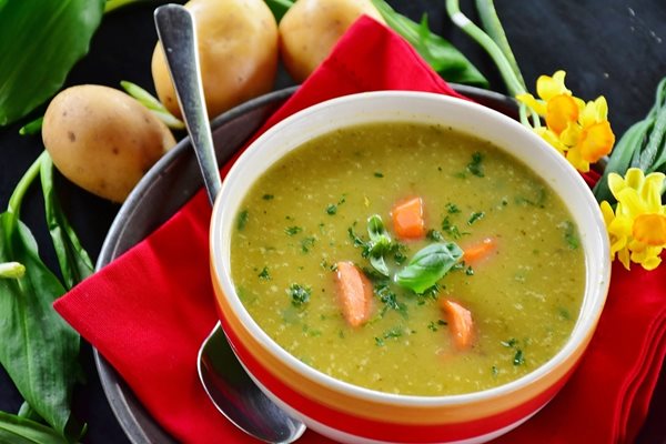 Супите и бульоните са най-лесните ястия, които бързо водят до успокоение на червата, а оттам и до спадане на напрежението в целия организъм
Снимка: Pixabay