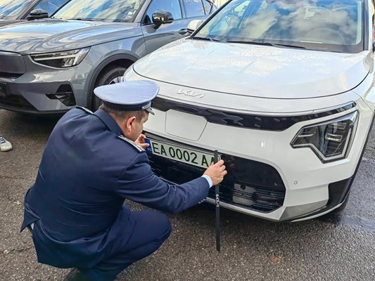 В случай, че собственик на електрически автомобил притежава зелен регистрационен номер, то това ще е достатъчно за безплатно паркиране на територията на София