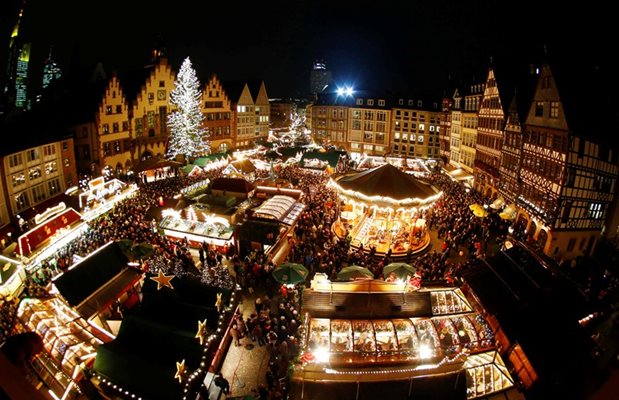 Коледният базар в стария град на Франкфурт е един от най-красивите в Западна Европа.