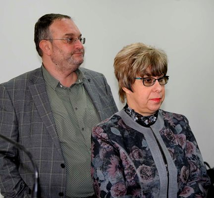 Известните пловдивски адвокати Стефан Левашки и Зоя Тошкова, които защитават безвъзмездно клошаря Любо, обвиниха съдията в пристрастност.