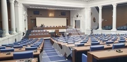 Парламентът не събра кворум и няма да работи днес