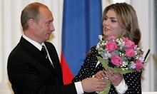 Путин изостави Кабаева срещу $120 милиона