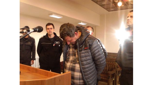 Шофьора Илия Шопов в съда в Благоевград   СНИМКА: Тони Маскръчкай