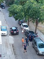Съседи се биха до кръв в пловдивския квартал "Кючук Париж" (снимки)