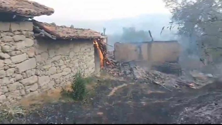 A fire in Kyustendilsko burned houses