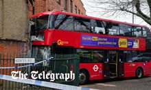 Автобус се заби в магазин в Лондон, 19 са ранени (Видео)