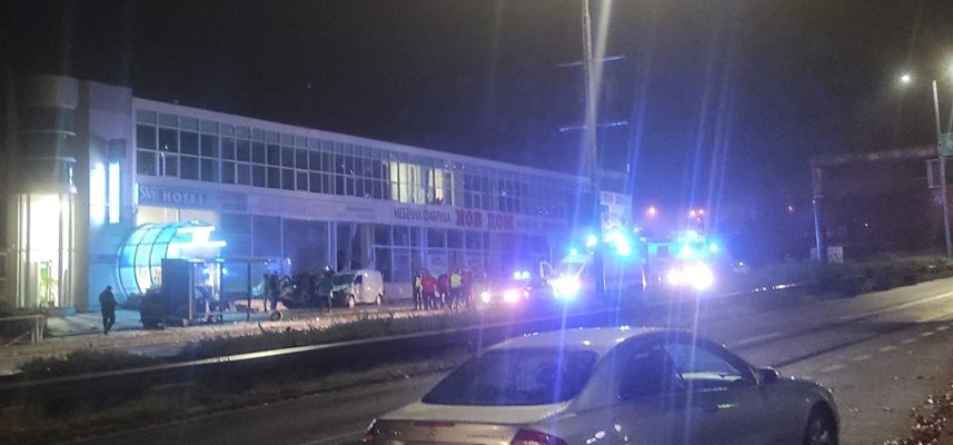 Шофьорът е летял с бясна скорост преди каскадата пред мола в Търново

Снимка: Фейсбук/ Йордан Григоров