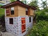 Родопчанин построи луксозен дом на два етажа за щастливите си кокошки