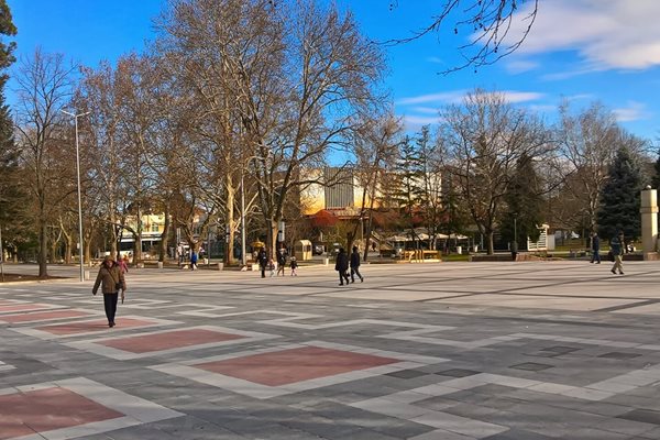 Ремонтът на площад "Жеравица" е в ход