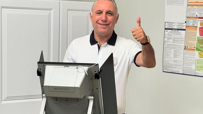 Христо Стоичков гласува в Маями