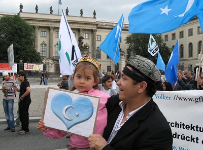 Уйгури на протест срещу потискането на мюсюлманите в Китай. СНИМКА: flickr