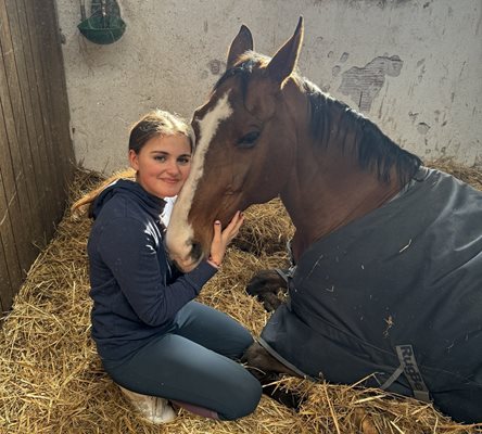 Елиза Чолакова с кобилата Ениминит, с която се състезава миналата година на европейско първенство.
СНИМКИ: ЛИЧЕН АРХИВ НА ЕЛИЗА ЧОЛАКОВА