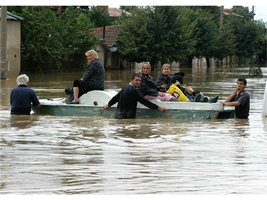 Наводнението през август 2005 г. в Елин Пелин. Според най-черния сценарий за климата бедствията ще зачестяват.
СНИМКА: СИМЕОН ЙОРДАНОВ