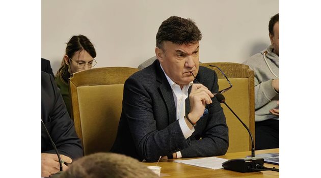 Борислав Михайлов дойде на заседанието на спортната комисия
