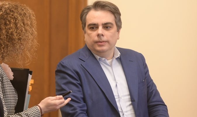 Асен Василев: БСП също подписаха искането за оставката на Росен Желязков