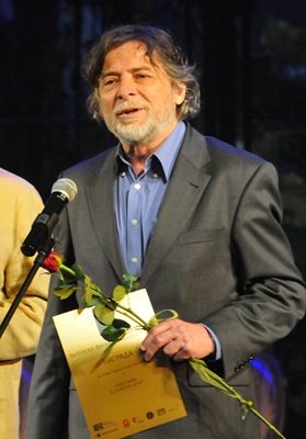 Руси Чанев с наградата на Българската филмова академия за ролята си в "Буферна зона" за 2015 г.