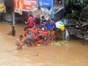 200 са вече загиналите при наводненията и свлачищата във Филипините