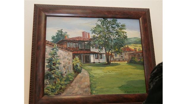 СПОМЕН: Ботьо Ботев пази в кабинета си картина на къщата за разпити в Копривщица. 