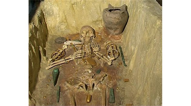 ОБИЧАЙ: В гробовете от Варненския некропол са намерени няколко трофея на гигантския бик. 
