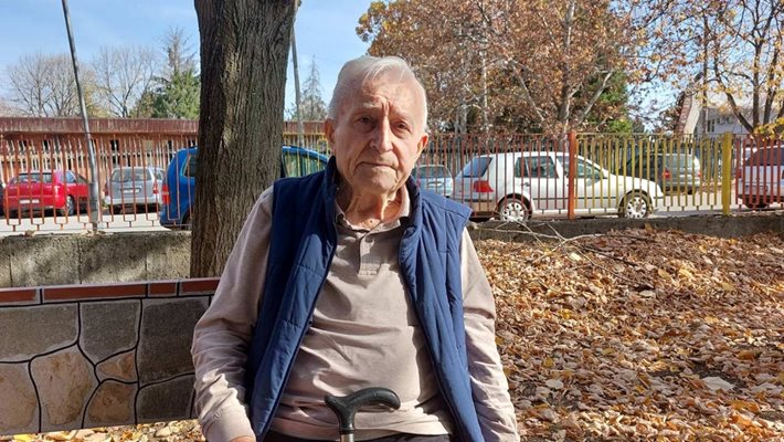 89-годишният дядо Гено Генов