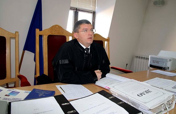Съдия Иван Калибацев отказа да си направи отвод.