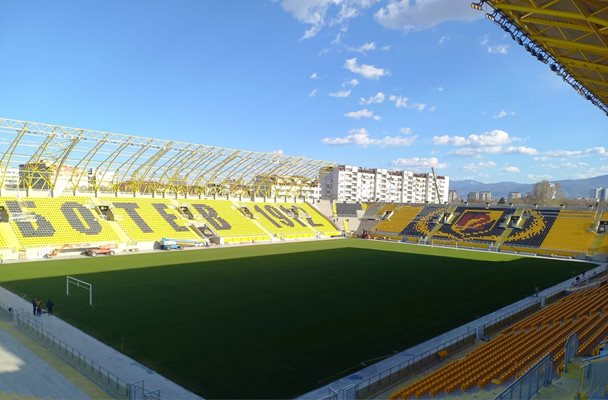 Стадион "Христо Ботев" вече е готов за мачове.