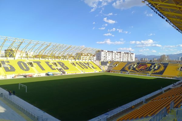 Стадион "Христо Ботев" вече е готов за мачове.
