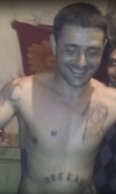 Татуировчикът на пазарджишките затворници Петко Сълзата купонясва в килията