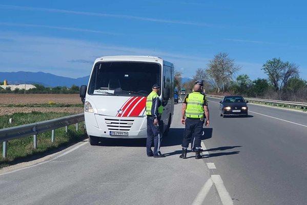 Спреният от движение автобус.