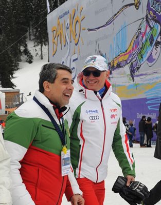 Росен Плевнелиев говори с президента на ските Цеко Минев.