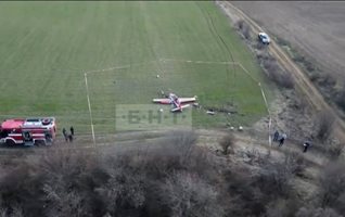 Ас на авиационната акробатика загина в свредел, от който нямало измъкване (Обзор)