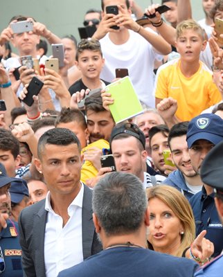 Роналдо при пристигането му в Торино