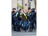 Един човек загина, а 47 бяха ранени при протестите във Франция срещу цените на горивата