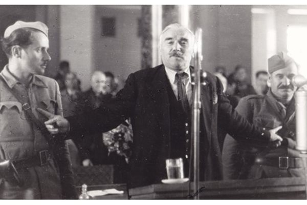 Добри Терпешев говори на митинг на 17 септември 1944 г.

